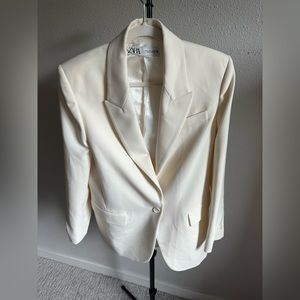 Oversized White blazer